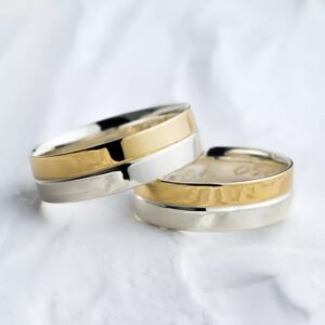 ALIANÇA DE NOIVADO CASAMENTO REVESTIDA EM OURO 6MM FRISO MISTER PAR